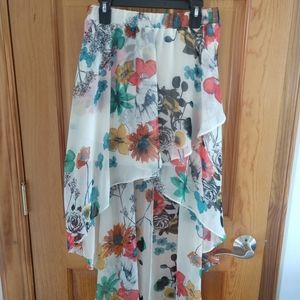 🌻3/$30 Floral High-Low Skirt